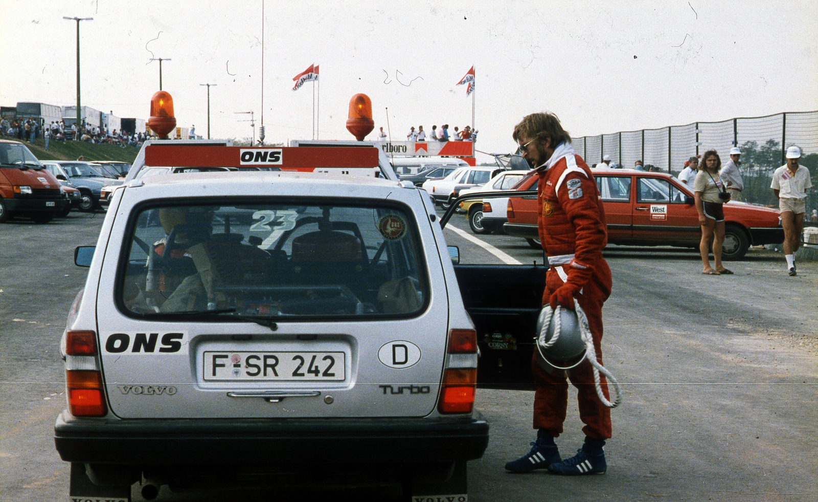 Hungary, Mogyoród, Formula-1 első magyar nagydíj., 1986, Urbán Tamás, colorful, Volvo-brand, Formula-1, Fortepan #125405