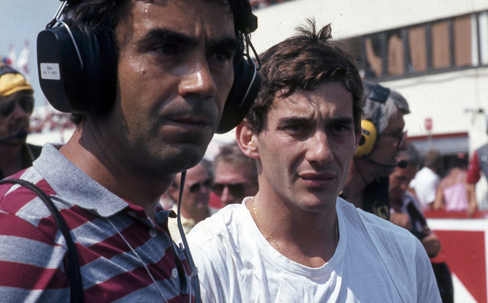 Magyarország, Hungaroring, Mogyoród, Formula-1 első magyar nagydíj, Gyulai István az MTV sportriportere és Ayrton Senna a Lotus-Renault csapat versenyzője., 1986, Urbán Tamás, színes, Magyar Televízió, Forma-1, Fortepan #125424