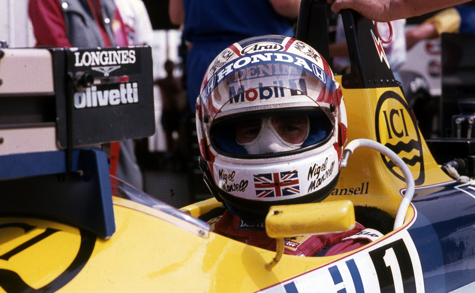 Hungary, Hungaroring, Mogyoród, Formula-1 első magyar nagydíj, középen Nigel Mansell a Williams-Honda csapat versenyzője., 1986, Urbán Tamás, colorful, Formula-1, crash helmet, Fortepan #125434