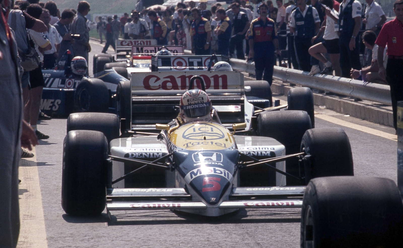 Magyarország, Hungaroring, Mogyoród, Formula-1 első magyar nagydíj, boxutca, a Williams-Honda csapat versenyautójában Nigel Mansell., 1986, Urbán Tamás, színes, Forma-1, Fortepan #125441