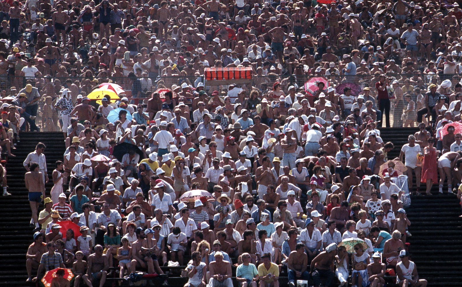 Hungary, Hungaroring, Mogyoród, Formula-1 első magyar nagydíj, lelátó., 1986, Urbán Tamás, colorful, Formula-1, Fortepan #125454
