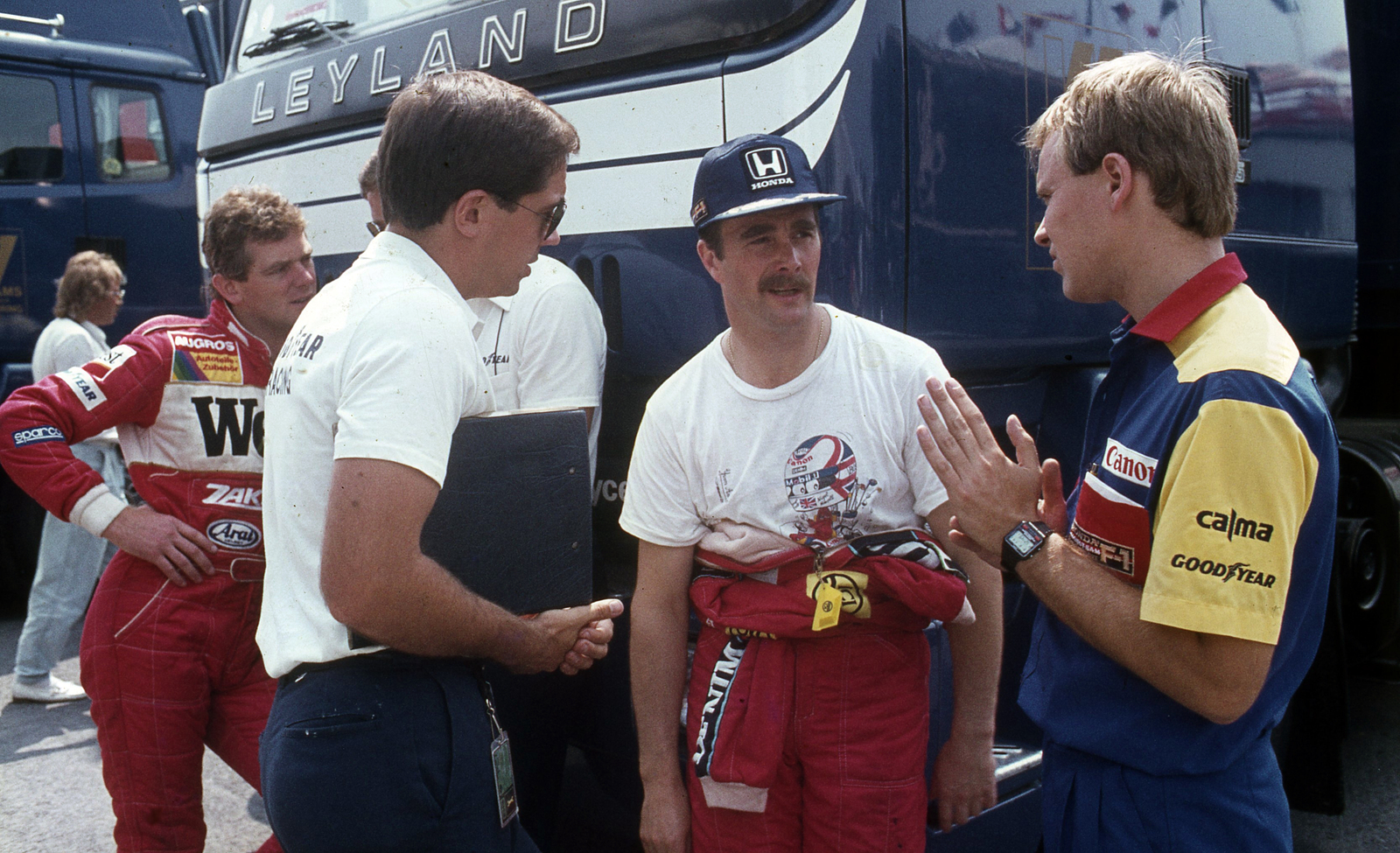 Hungary, Hungaroring, Mogyoród, Formula-1 első magyar nagydíj, balra Jonathan Palmer, a Zakspeed, középen Nigel Mansell, a Williams-Honda csapat versenyzője., 1986, Urbán Tamás, colorful, Honda-brand, Formula-1, West-brand, Fortepan #125471