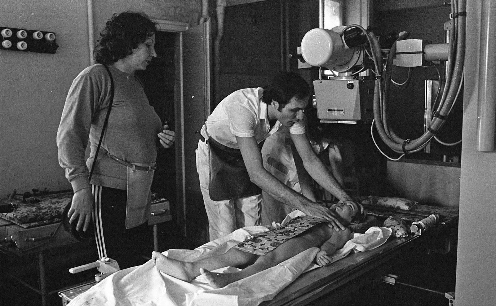 Hungary, Budapest, a Szabadsághegyi Gyermekgyógyintézet egyik intézménye., 1982, Urbán Tamás, x-ray machine, Fortepan #125497