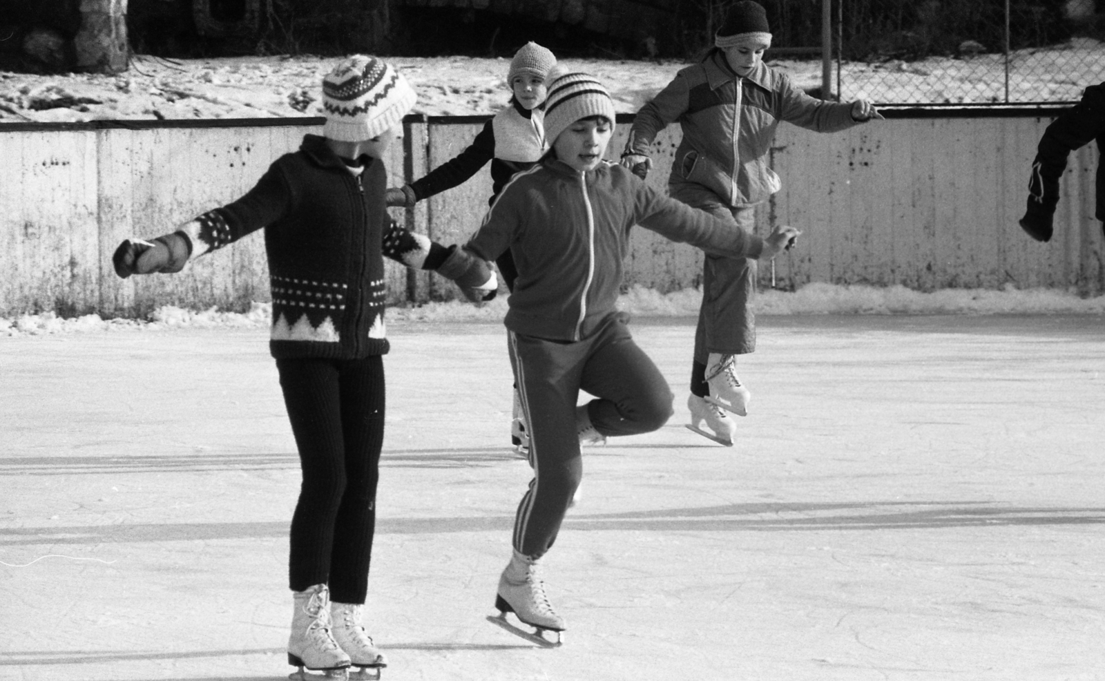 1984, Urbán Tamás, skating, one leg standing, Fortepan #125577