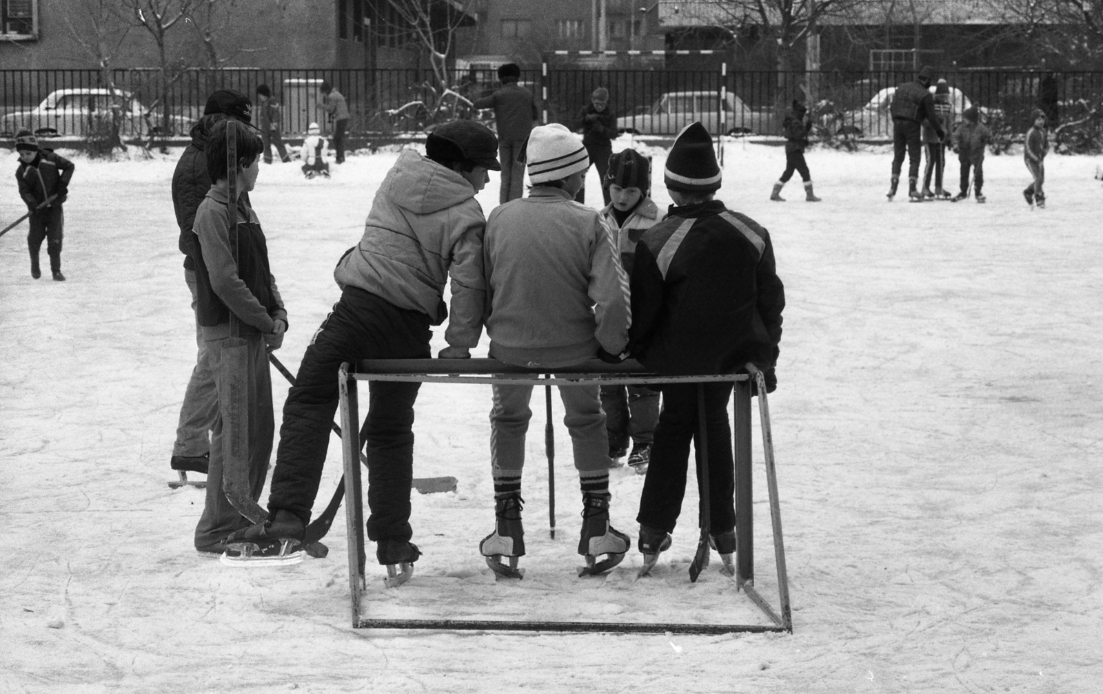 Hungary, Budapest XI., Bogdánfy utca 5/b, Bogdánfy Ödön Általános Iskola (később Kürt Alapítványi Gimnázium) udvara., 1984, Urbán Tamás, Budapest, Fortepan #125594