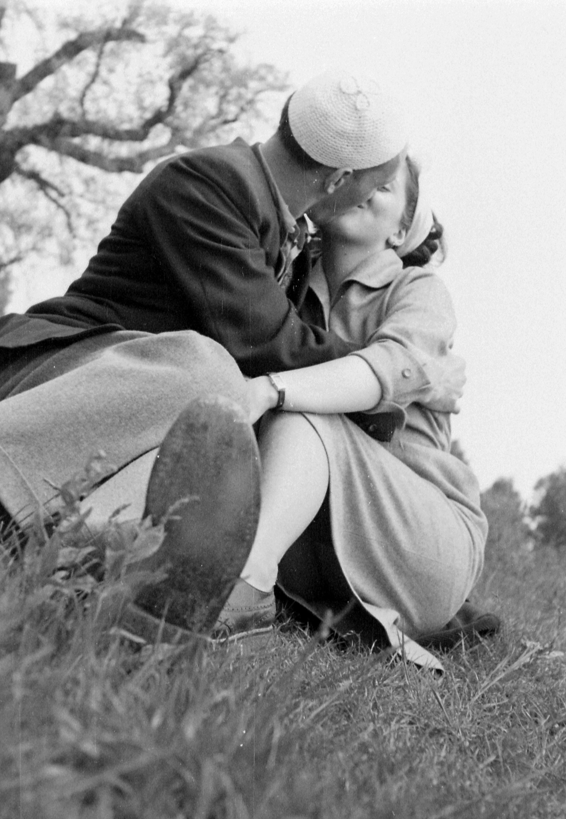 1953, Szent-tamási Mihály, field, cap, man, man and woman, woman, kiss, closed eyes, Fortepan #12561