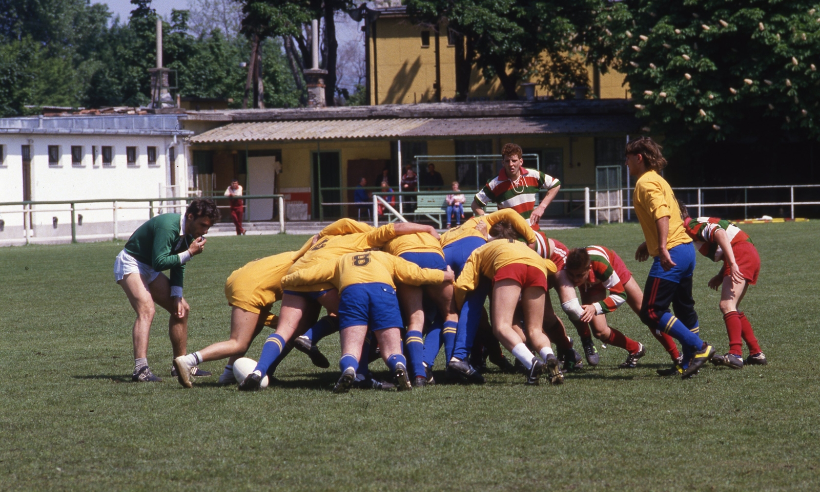 Hungary, Budapest III., Sujtás utca, a Gázgyár sporttelepe, Békásmegyeri Lakótelep SE - Pécs rögbi mérkőzés., 1987, Urbán Tamás, colorful, Budapest, Rugby, Fortepan #125646