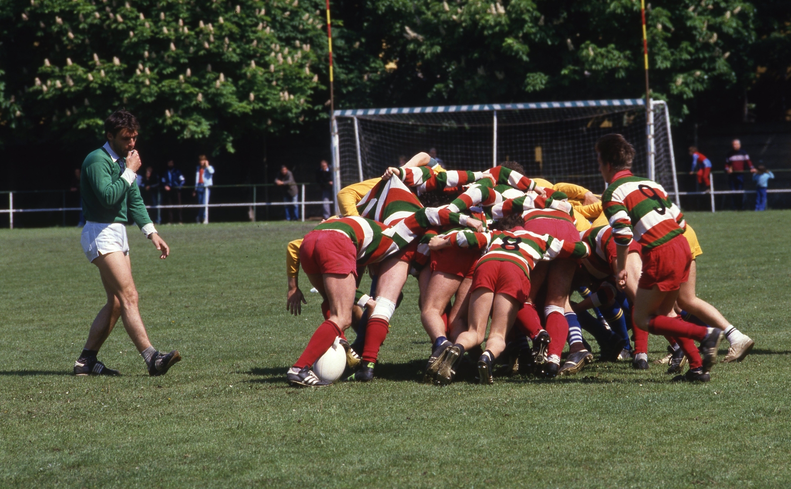 Hungary, Budapest III., Sujtás utca, a Gázgyár sporttelepe, Békásmegyeri Lakótelep SE - Pécs rögbi mérkőzés., 1987, Urbán Tamás, colorful, Budapest, Rugby, Fortepan #125649