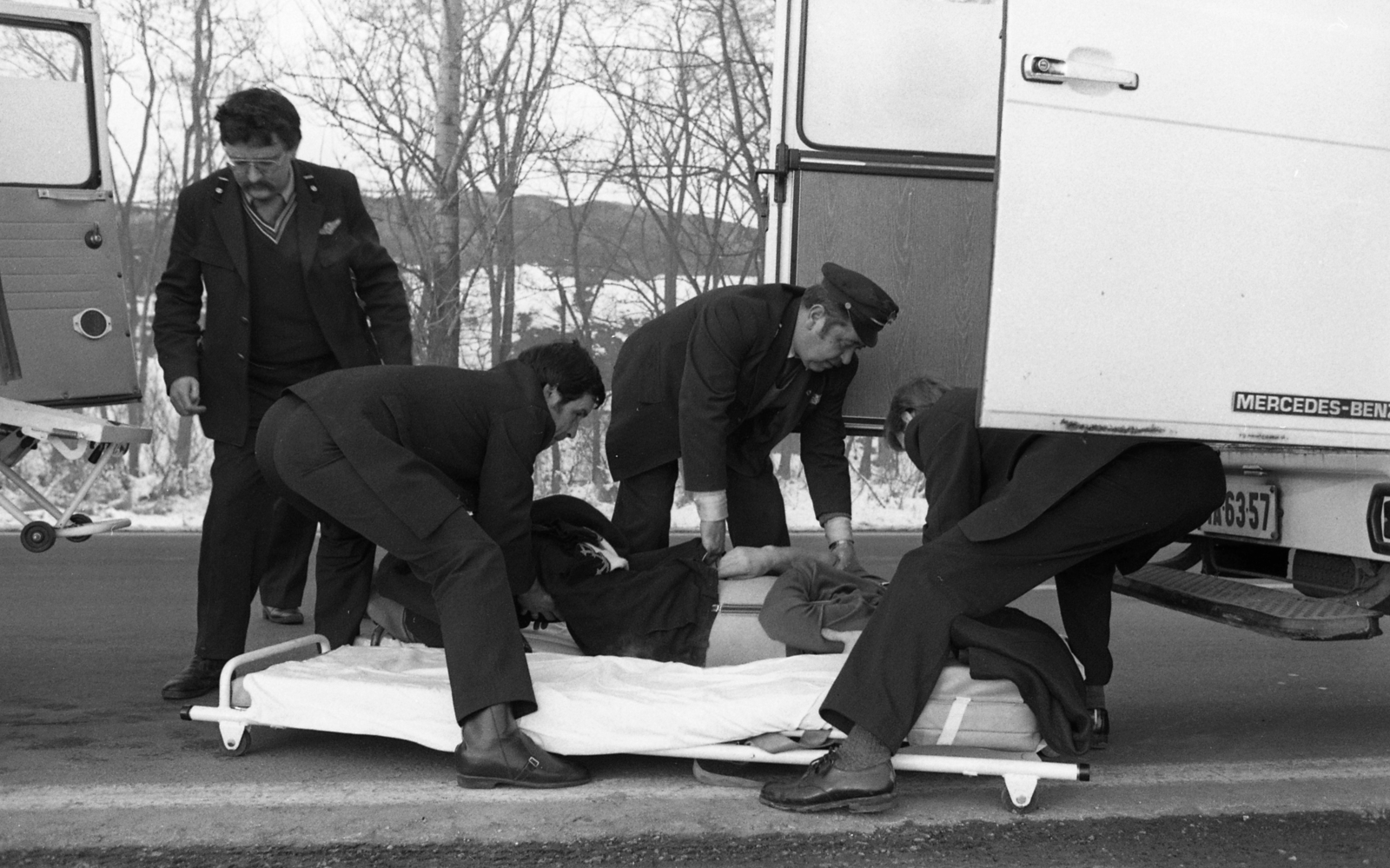 Hungary, 1984, Urbán Tamás, ambulance nurse, barrow, Fortepan #125666