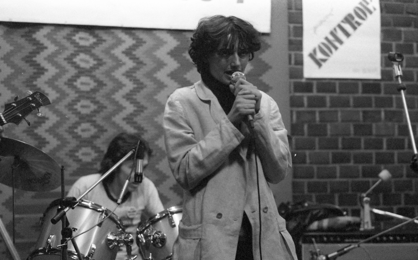 Magyarország, Budapest XIV., Kassák Klub, Kontroll Csoport koncert. Bárdos Deák Ágnes énekes, Iványi Norbert dobos., 1981, Urbán Tamás, Budapest, híres ember, nő, Fortepan #125682