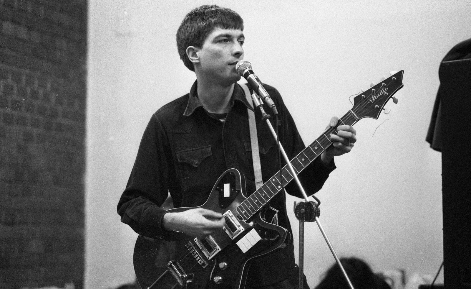Hungary, Budapest XIV., Kassák Klub, Víg Mihály zeneszerző, versíró, dalszövegíró, gitárművész és énekes., 1981, Urbán Tamás, electric guitar, Budapest, Fortepan #125699