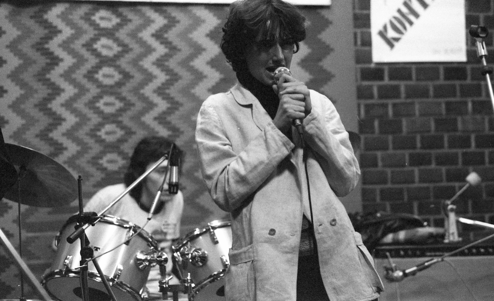 Hungary, Budapest XIV., Kassák Klub, Bárdos Deák Ágnes a Kontroll Csoport zenekar énekese., 1981, Urbán Tamás, Budapest, drummer, singer, cymbal, Fortepan #125700