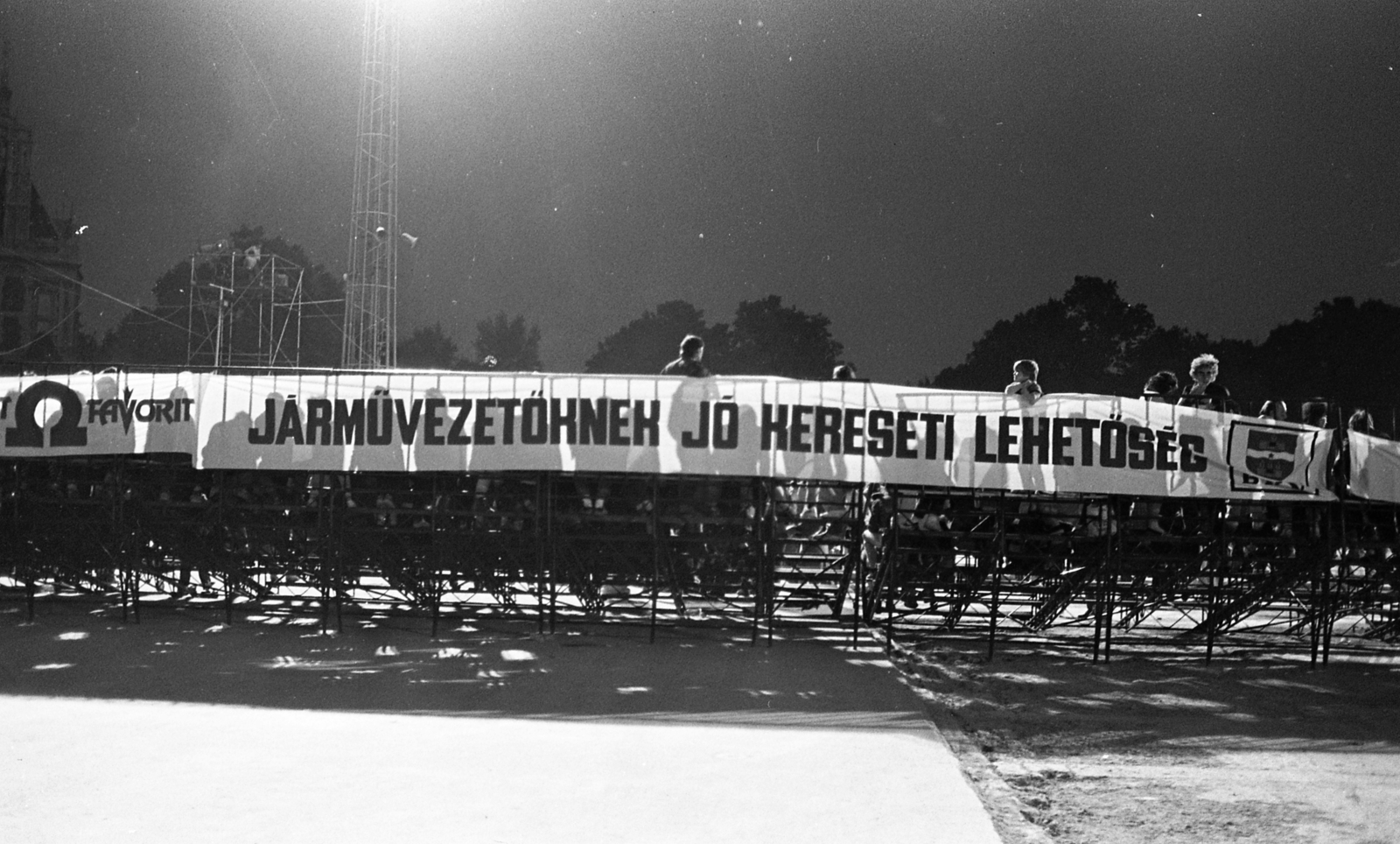 Hungary, Budapest XIV., Műjégpálya, az Omega együttes koncertjére épített lelátó., 1984, Urbán Tamás, label, Budapest, Fortepan #125705