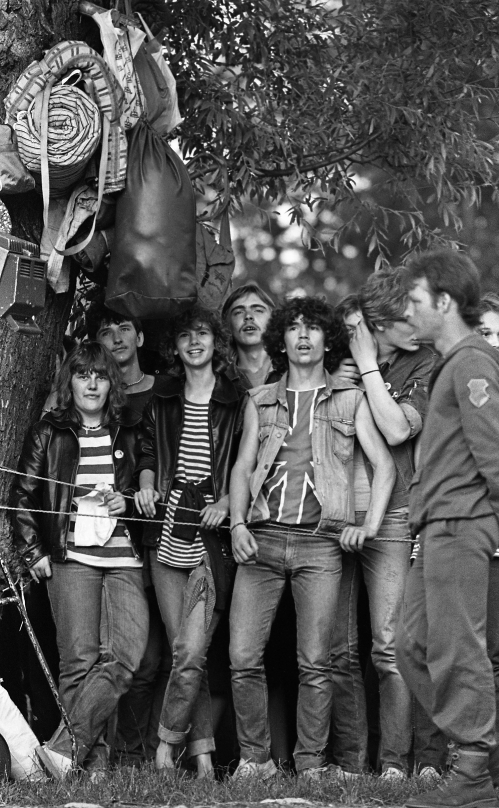 Hungary, Esztergom, Nagy Duna sétány a csonka Mária Valéria híd közelében. A felvétel a P. Mobil együttes vízi turnéján, a koncert alatt készült., 1985, Urbán Tamás, audience, Fortepan #125737