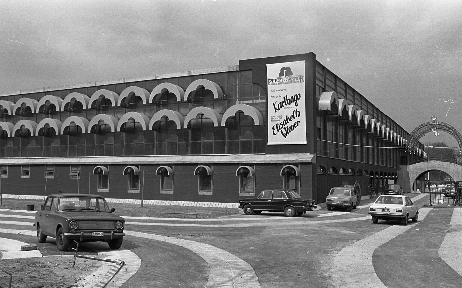 Magyarország, Városliget, Budapest XIV., Zichy Mihály út 14., Petőfi Csarnok., 1985, Urbán Tamás, rendszám, Budapest, VAZ 2101, Lada-márka, Audi 80, Wartburg 353, Fortepan #125773