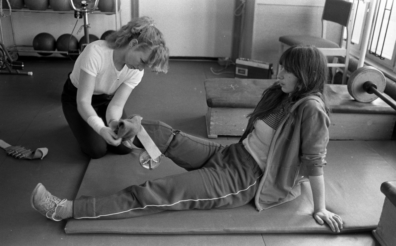 Hungary, Budapest XII., Szanatórium utca 19., Országos Orvosi Rehabilitációs Intézet., 1985, Urbán Tamás, disabled, gymnastic mat, amputation, Budapest, Fortepan #125826