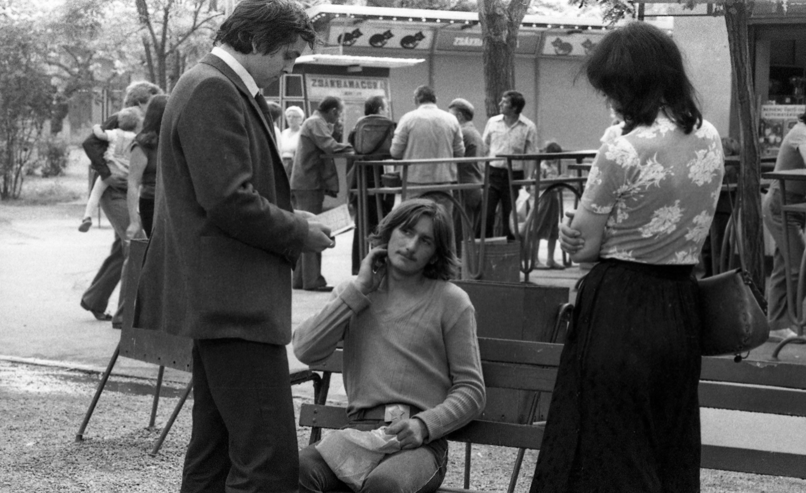 Hungary, Budapest XIV., razzia, háttérben a Zsákbamacska nyereményjáték pavilonja., 1988, Urbán Tamás, Budapest, regime change, punk, identity check, volunteer police, Fortepan #125831