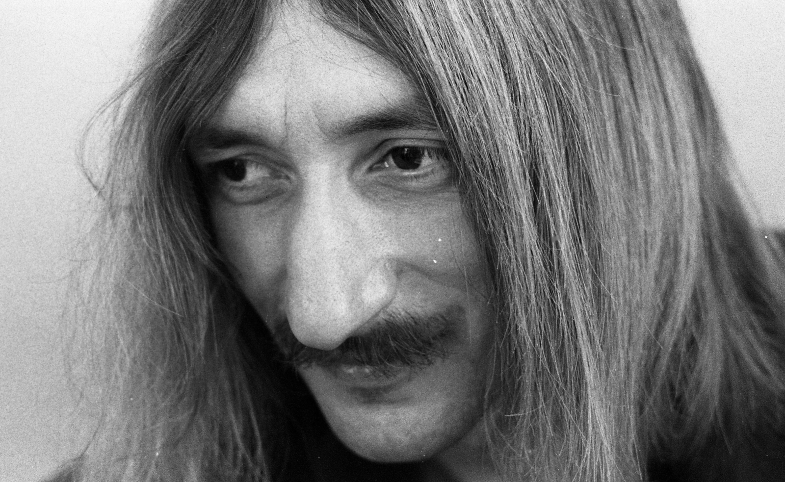 Hungary, Waszlavik "Gazember" László rockzenész., 1980, Urbán Tamás, moustache, long-haired, Fortepan #125835