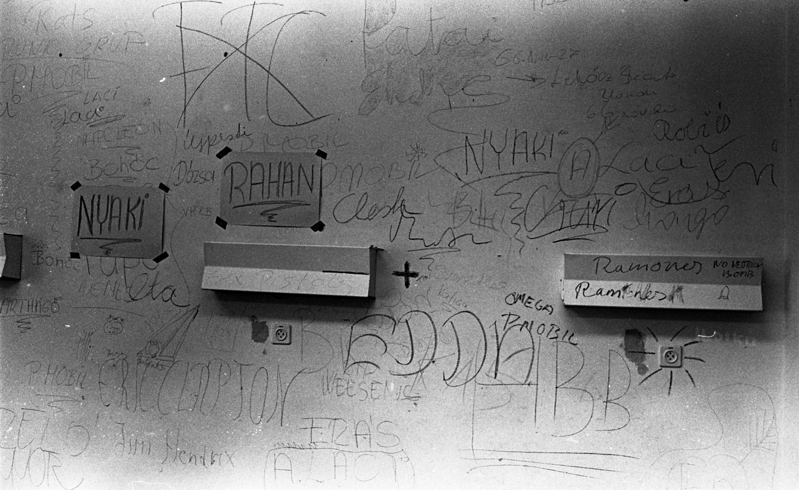 Hungary, Szigetvár, Városi Kórház, Gyermek- és Ifjúságpszichiátriai osztály, a kórteremből átalakított terápiás szoba fala., 1983, Urbán Tamás, medical institution, Fortepan #125918