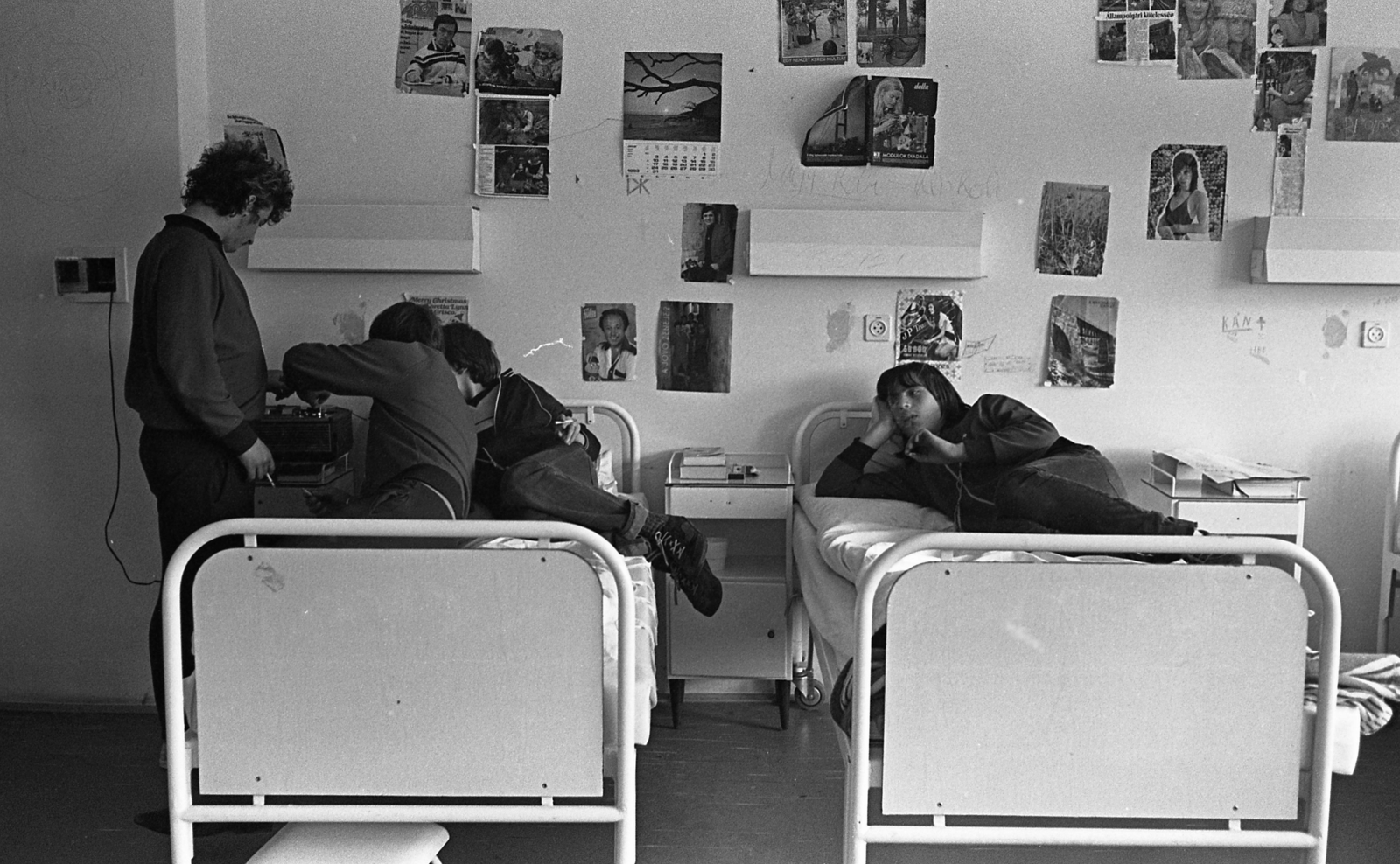 Hungary, Szigetvár, Városi Kórház, Gyermek- és Ifjúságpszichiátriai osztály, kórterem., 1983, Urbán Tamás, medical institution, iron bed, badside table, Fortepan #125921