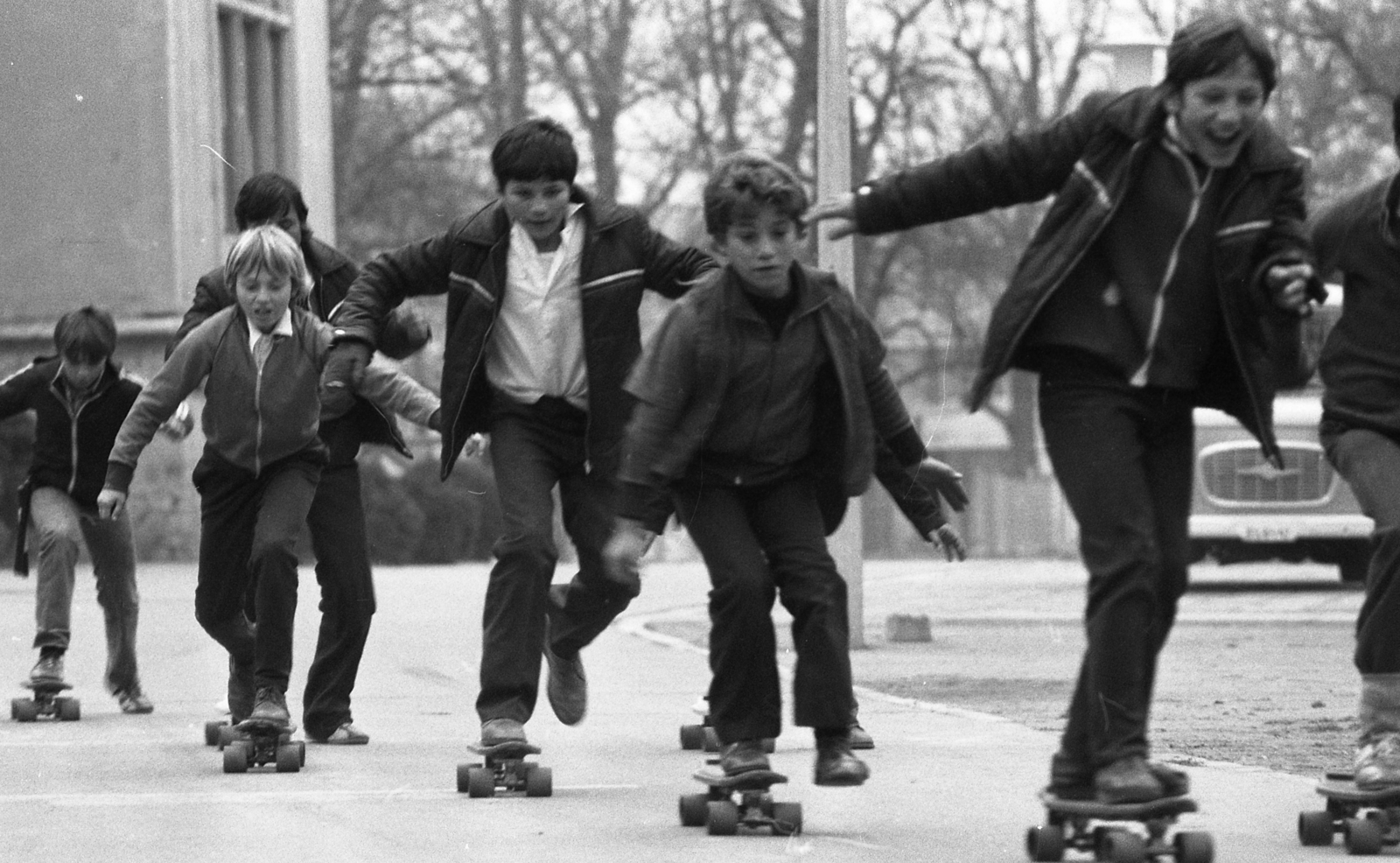 Magyarország, Tiszadob, Andrássy-kastély, ekkor az állami gondozottak gyermekotthona működött benne., 1983, Urbán Tamás, gördeszka, Fortepan #125965