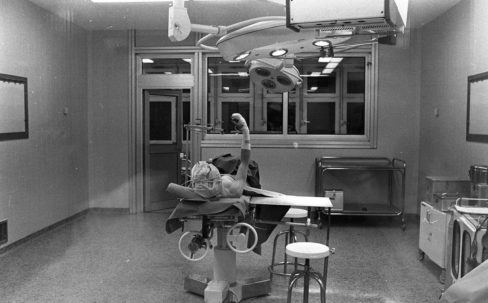Hungary, Budapest VIII., Fiumei (Mező Imre) út, Baleseti Intézet, sürgősségi műtő., 1986, Urbán Tamás, Budapest, operating room, Fortepan #125992