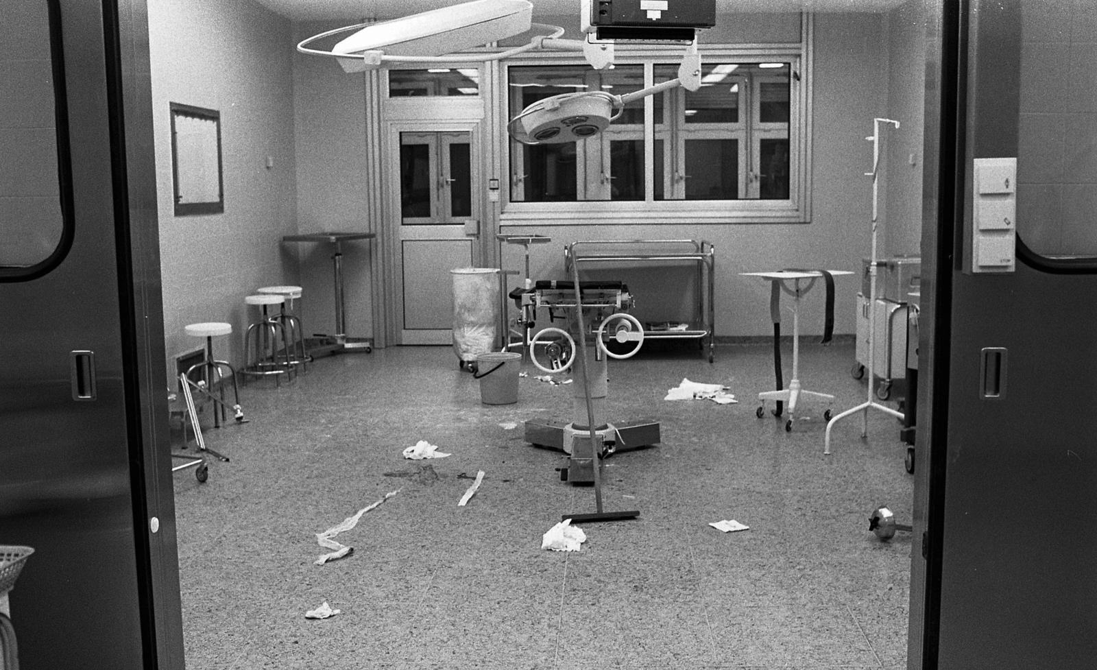 Hungary, Budapest VIII., Fiumei (Mező Imre) út, Baleseti Intézet, sürgősségi műtő., 1986, Urbán Tamás, Budapest, operating room, Fortepan #125996