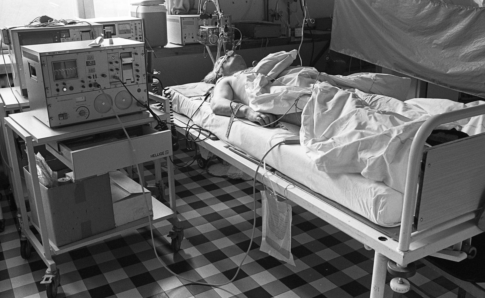 Magyarország, Budapest XI., Tétényi úti (később Szent Imre) Kórház, intenzív osztály., 1985, Urbán Tamás, gyógyintézmény, Budapest, orvosi műszer, Fortepan #126005