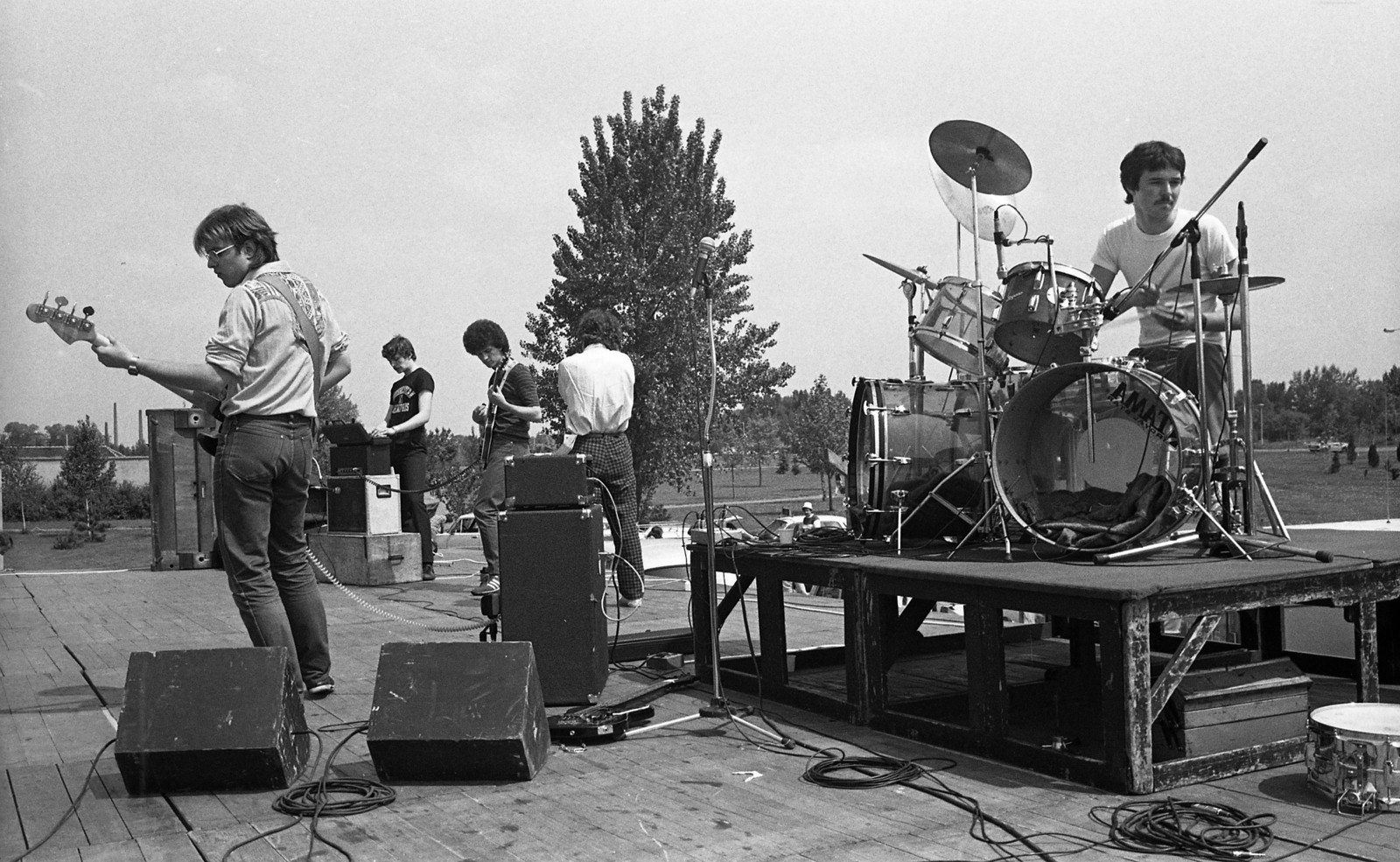 Hungary, Madártej együttes: Kanyó Péter basszusgitár, Győrfi Pál billentyűs, Földes Tamás ének, Halgas István gitár, Halgas Csaba dob., 1983, Urbán Tamás, pop music, band, stage, Budapest, drummer, Tama-brand, Vistalite-brand, Ludwig-brand, cymbal, Fortepan #126124