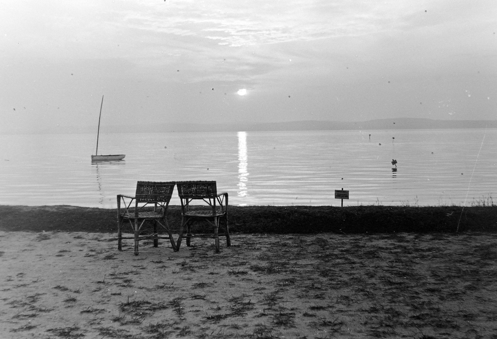 Hungary,Lake Balaton, 1952, Szent-tamási Mihály, tranquillity, still life, shore, wicker chair, dusk, Fortepan #12613