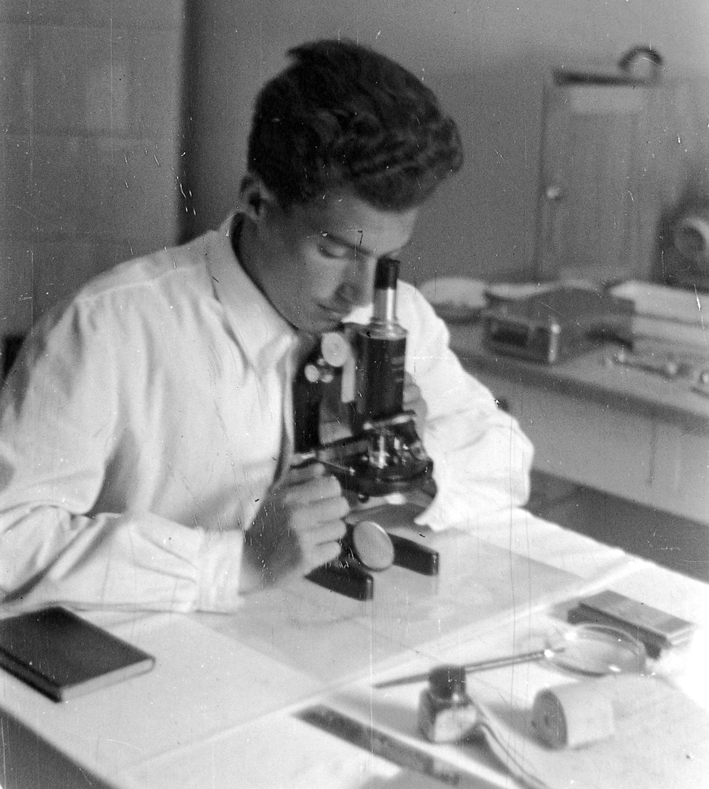 1949, Szent-tamási Mihály, laboratory, microscope, magnifying glass, ink bottle, Fortepan #12621