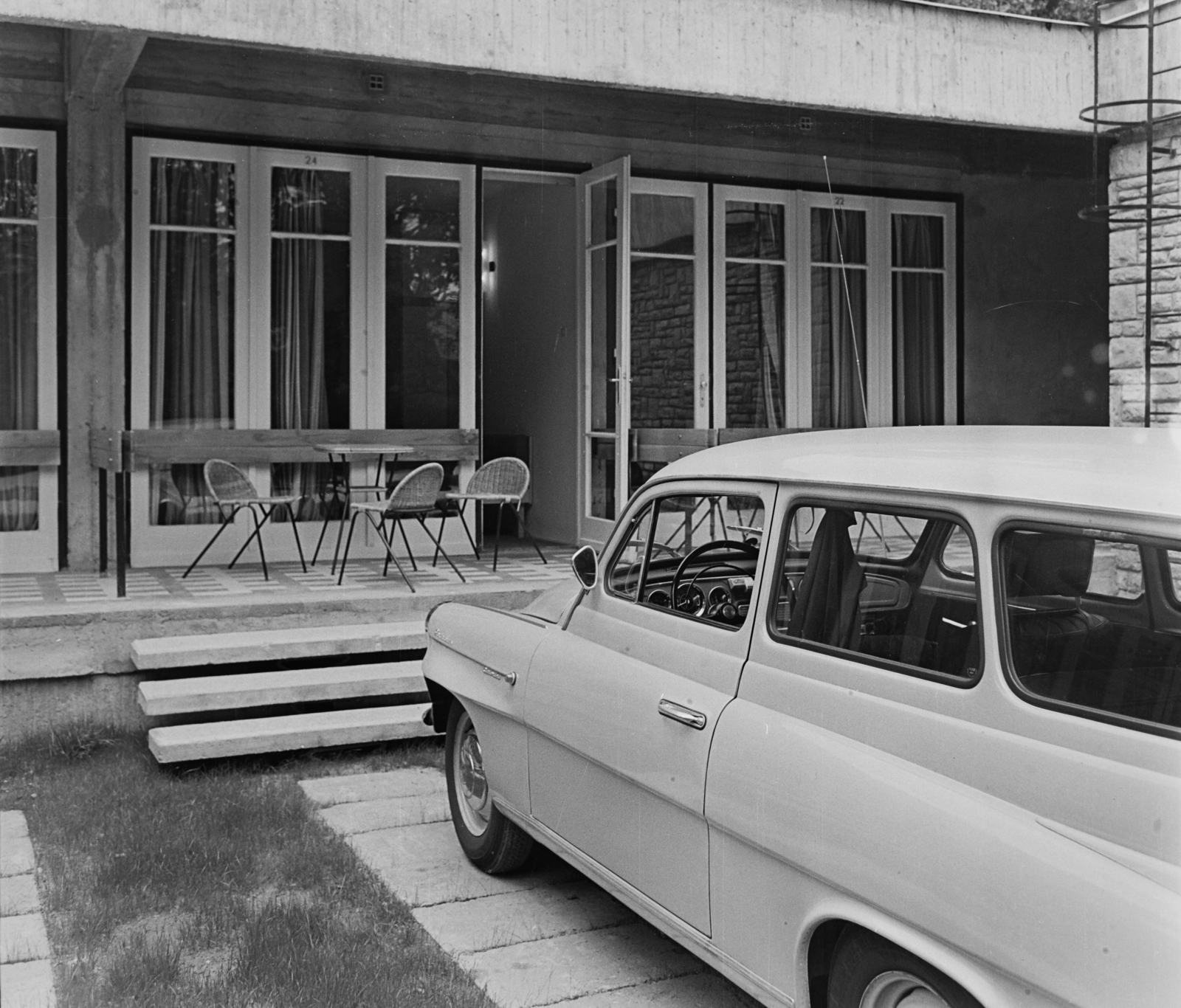 Magyarország, Budapest III., Rómaifürdő, Dósa utca, Vénusz motel., 1967, Bauer Sándor, Skoda Octavia, Budapest, Fortepan #126243