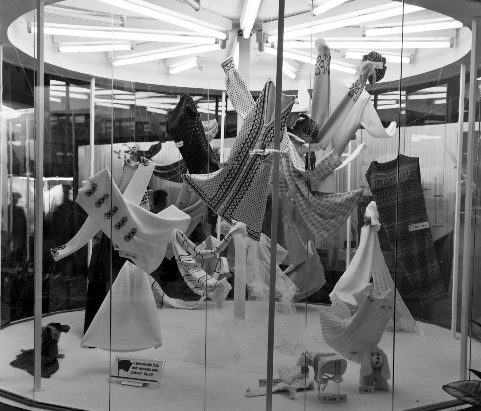 1969, Bauer Sándor, fashion, exhibition, product showcase, Fashion store, Fortepan #126262