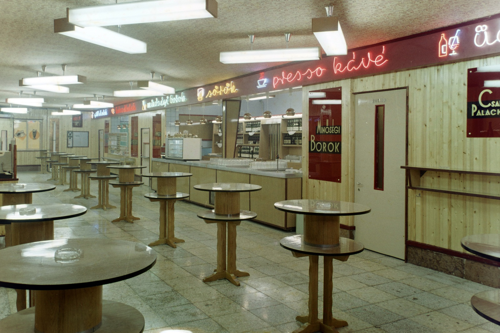 1970, Bauer Sándor, colorful, wood panelling, neon sign, neon sign, standing table, Fortepan #126298
