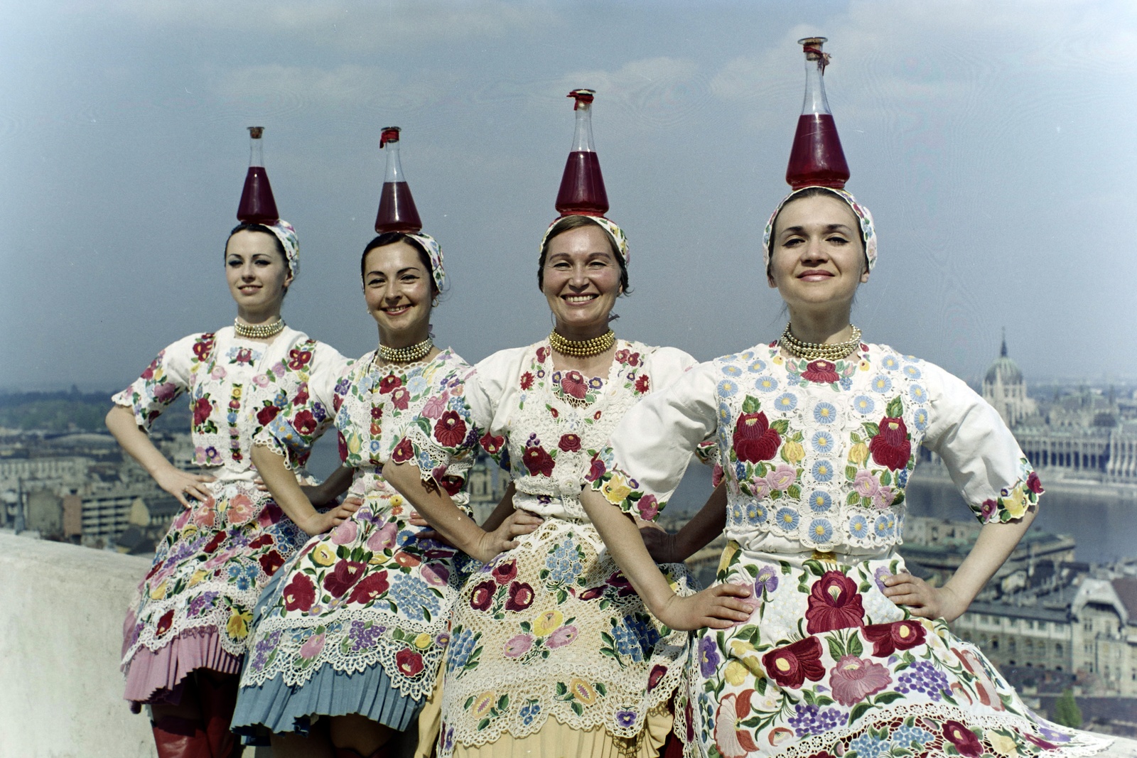 Hungary, Halászbástya, Budapest I., 1980, Bauer Sándor, colorful, folk costume, Budapest, Best of, feat, Kalocsa folk costume, Fortepan #126408