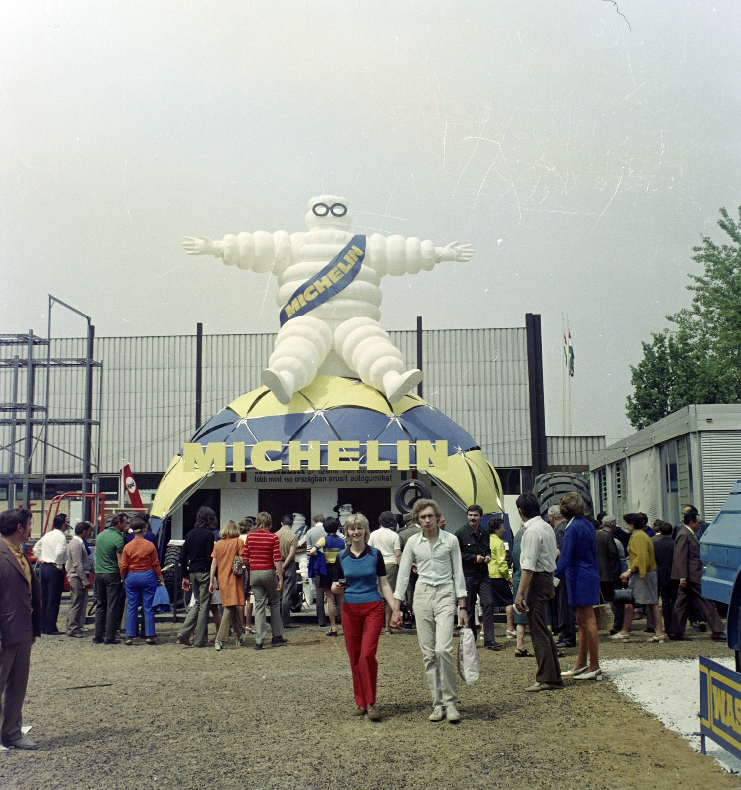 Magyarország, Budapesti Nemzetközi Vásár, Budapest X., Albertirsai úti vásárterület., 1973, Bauer Sándor, színes, Michelin-baba, Michelin-márka, Budapest, Fortepan #126411