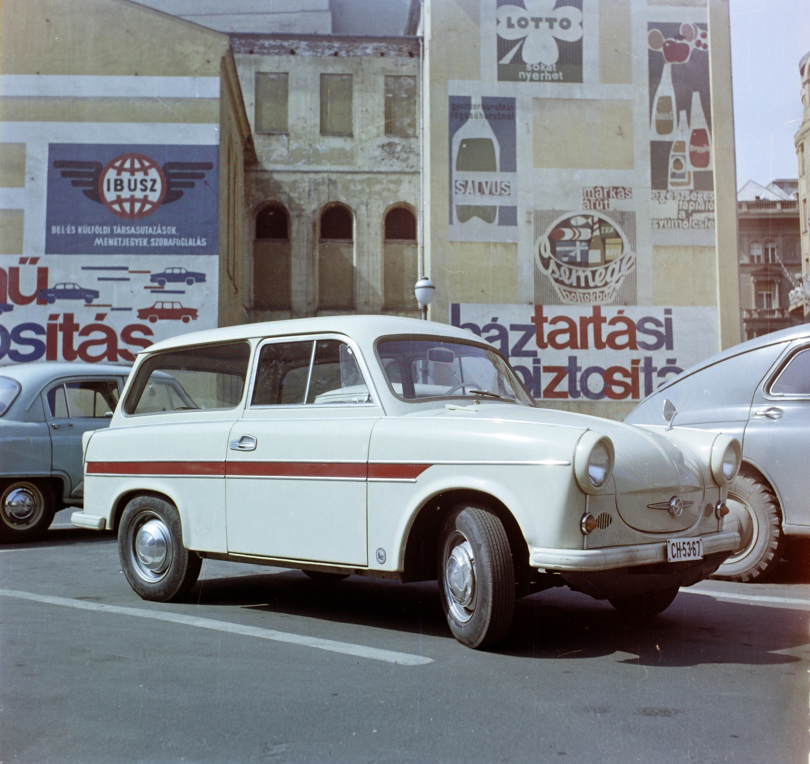 Hungary, Budapest V., Vörösmarty tér, parkoló a Vigadó hátoldalánál., 1963, Bauer Sándor, ad, colorful, Trabant-brand, number plate, Csemege enterprise, Budapest, Fortepan #126436