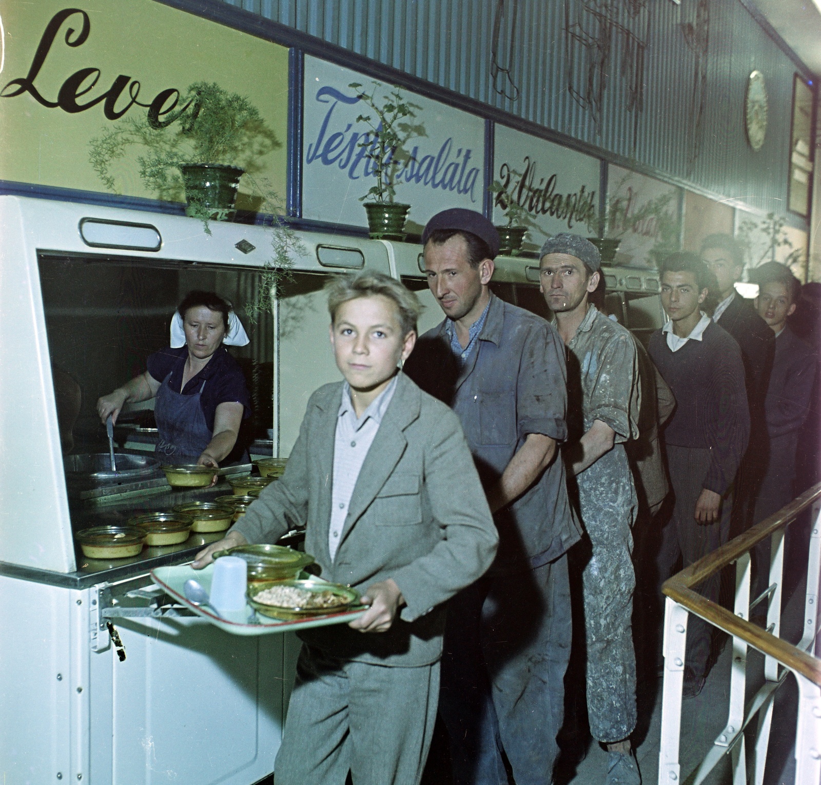 Hungary, Ajka, Hőerőmű, ebédlő., 1961, Bauer Sándor, colorful, self-serving restaurant, Fortepan #126462