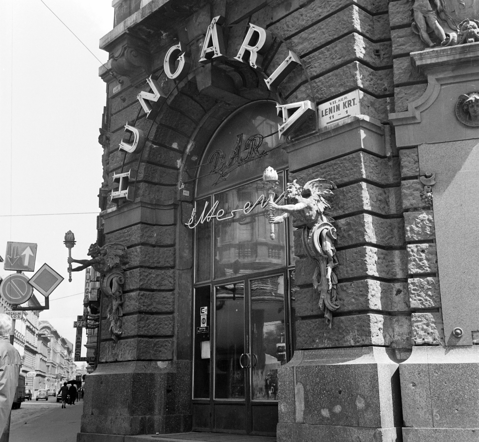 Hungary, Budapest VII., Dohány utca - Erzsébet (Lenin) körút sarok, Hungária (korábban és ma New York) kávéház., 1968, Bauer Sándor, neon sign, Budapest, Fortepan #126494