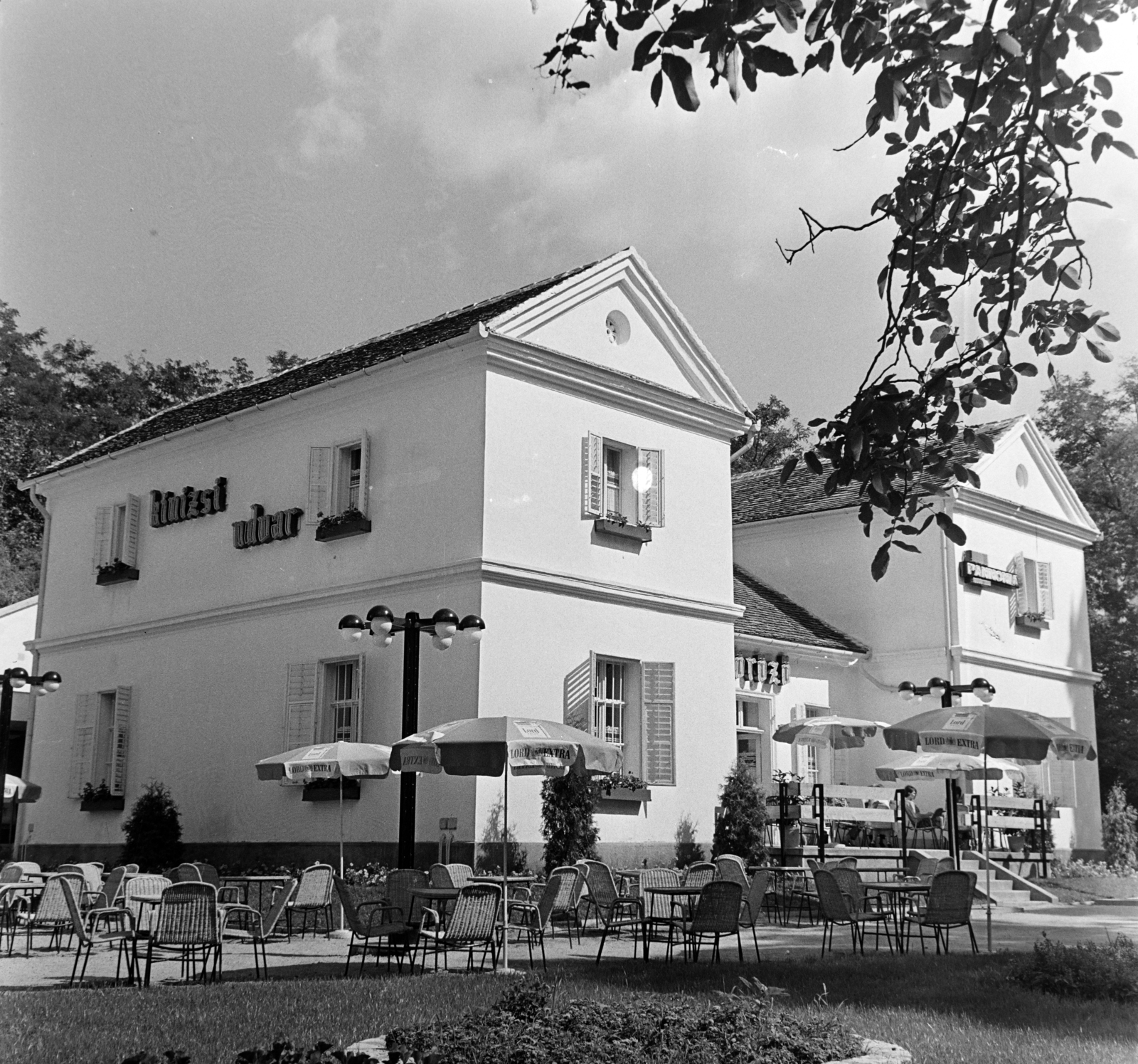 Magyarország, Balatonboglár, Vörösmarty tér, Kinizsi Udvar étterem., 1970, Bauer Sándor, Fortepan #126524