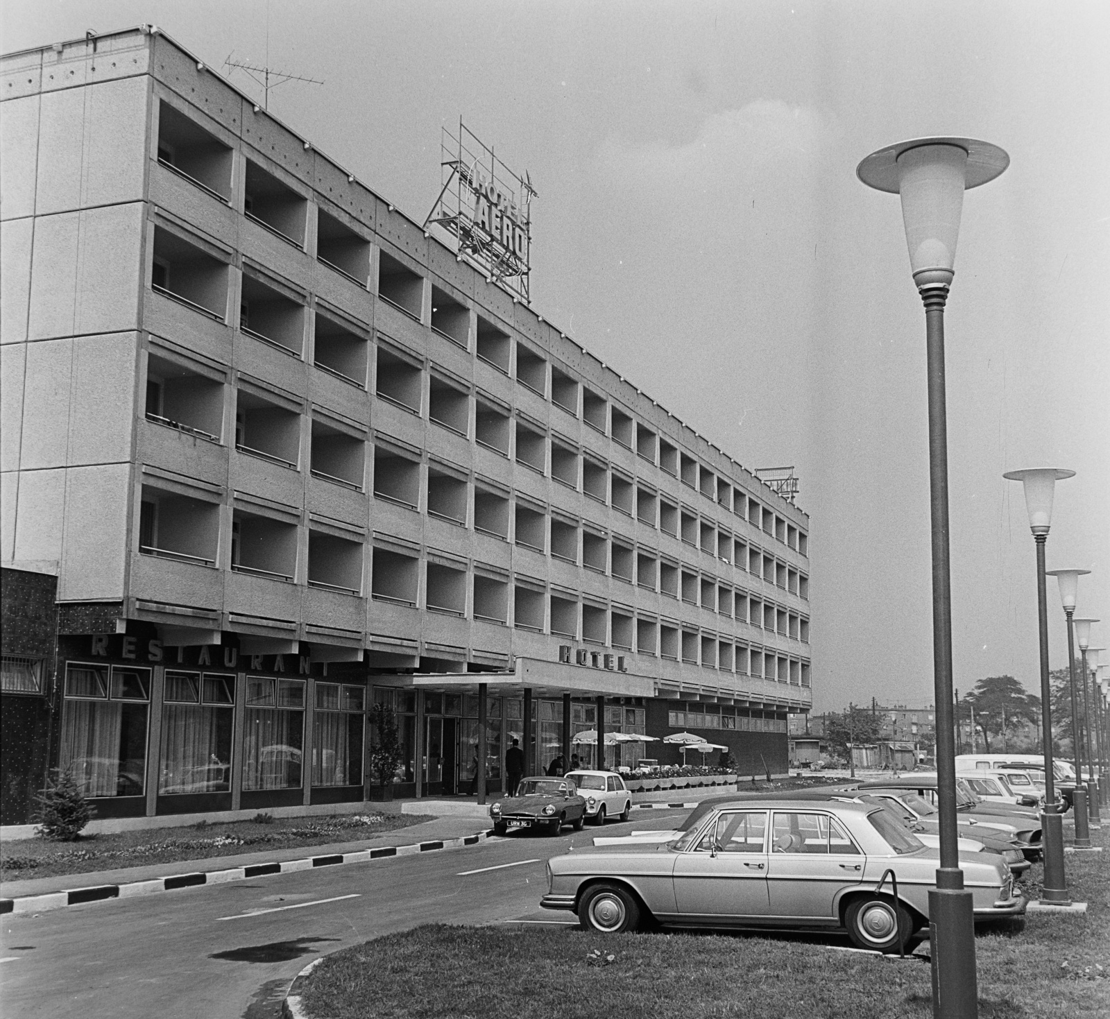 Hungary, Budapest IX., Ferde utca 1., Hotel Aero., 1970, Bauer Sándor, concrete block of flats, Jaguar-brand, Budapest, Fortepan #126534