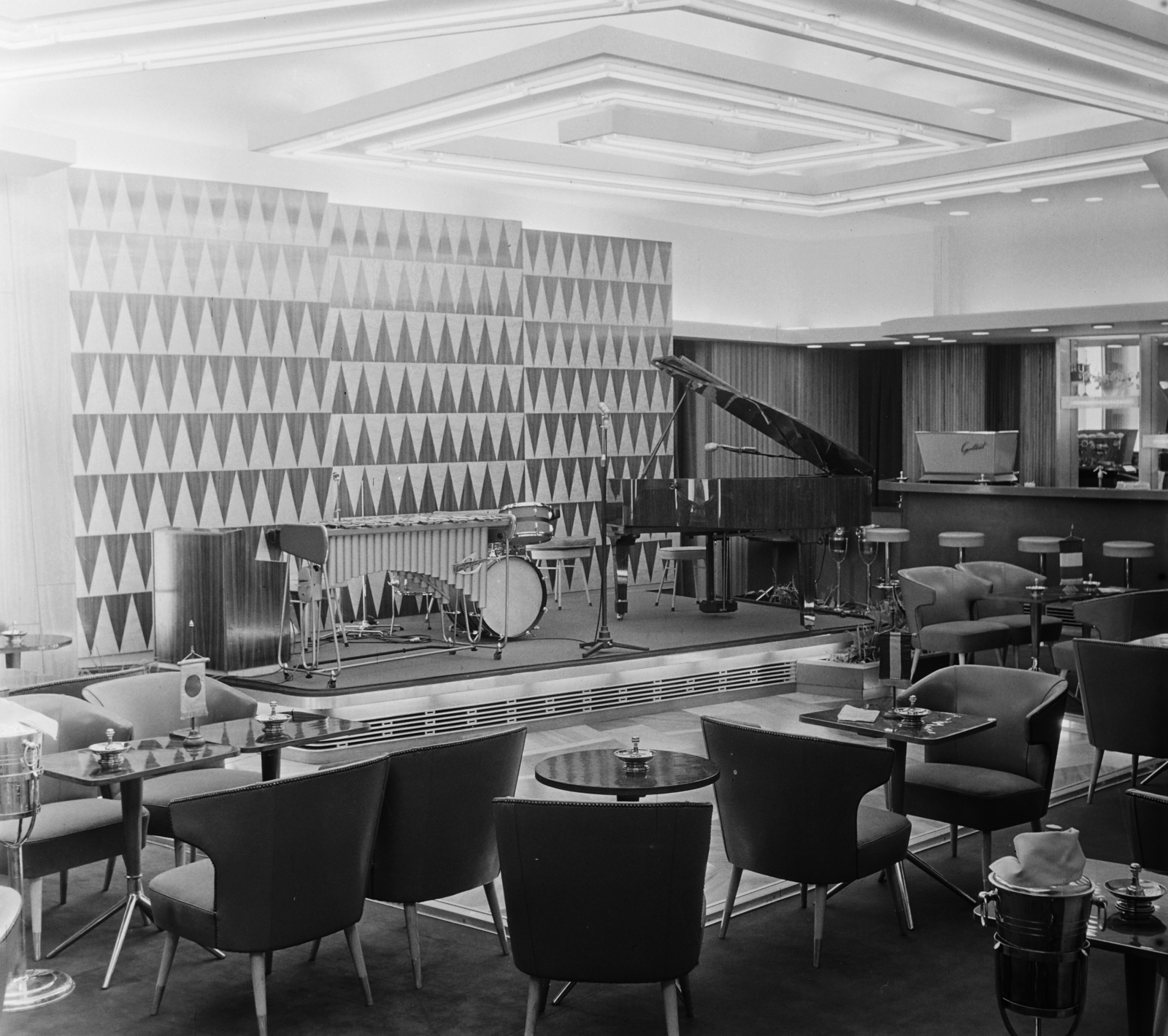 Hungary, Budapest XI., Szent Gellért tér, Gellért Szálló, földszinti bár., 1963, Bauer Sándor, piano, bar, Budapest, Fortepan #126562