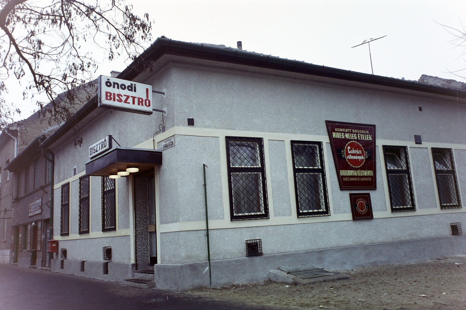 Hungary, Budapest X., Ónodi utca 1., Ónodi bisztró. Jobbra a Kolozsvári utca., 1972, Bauer Sándor, colorful, Budapest, Fortepan #126587