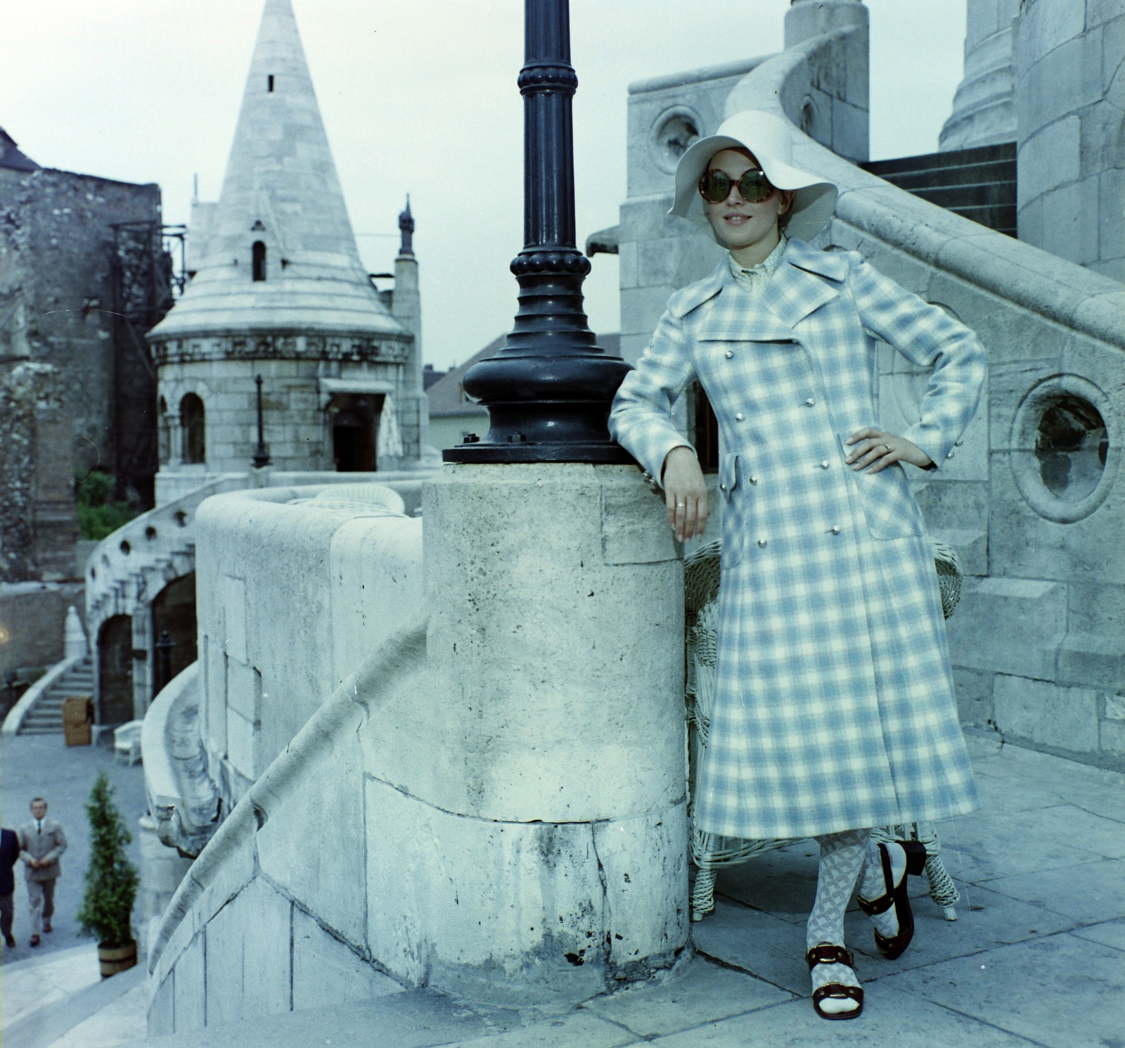 Hungary, Halászbástya, Budapest I., Kemenes Mari manöken., 1973, Bauer Sándor, fashion, colorful, Budapest, Fortepan #126600