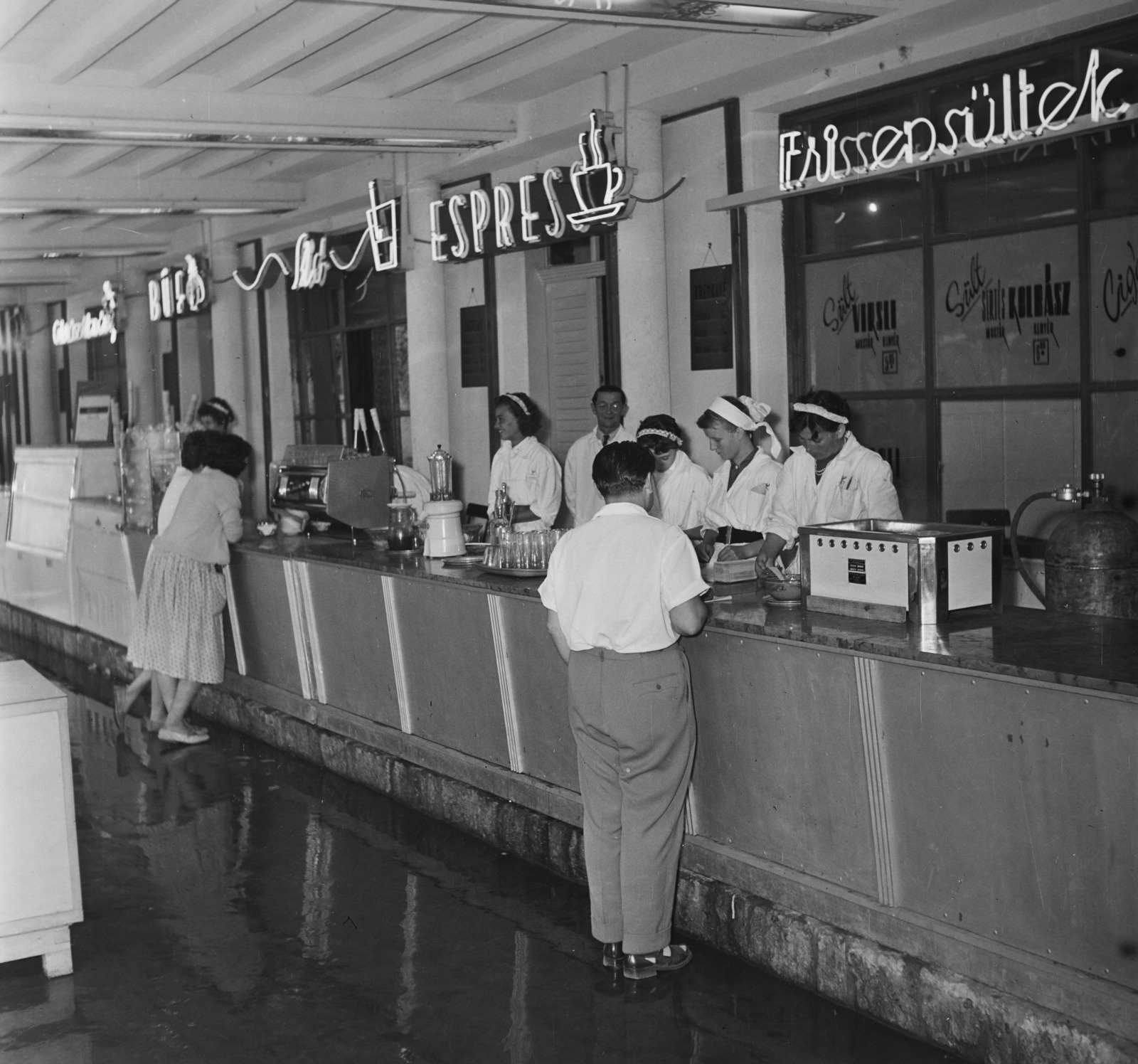 Hungary,Lake Balaton, Siófok, Kálmán Imre sétány, büfésor a vasútállomás mellett., 1959, Bauer Sándor, espresso, sausage, buffet, coffee maker, counter, Fortepan #126624