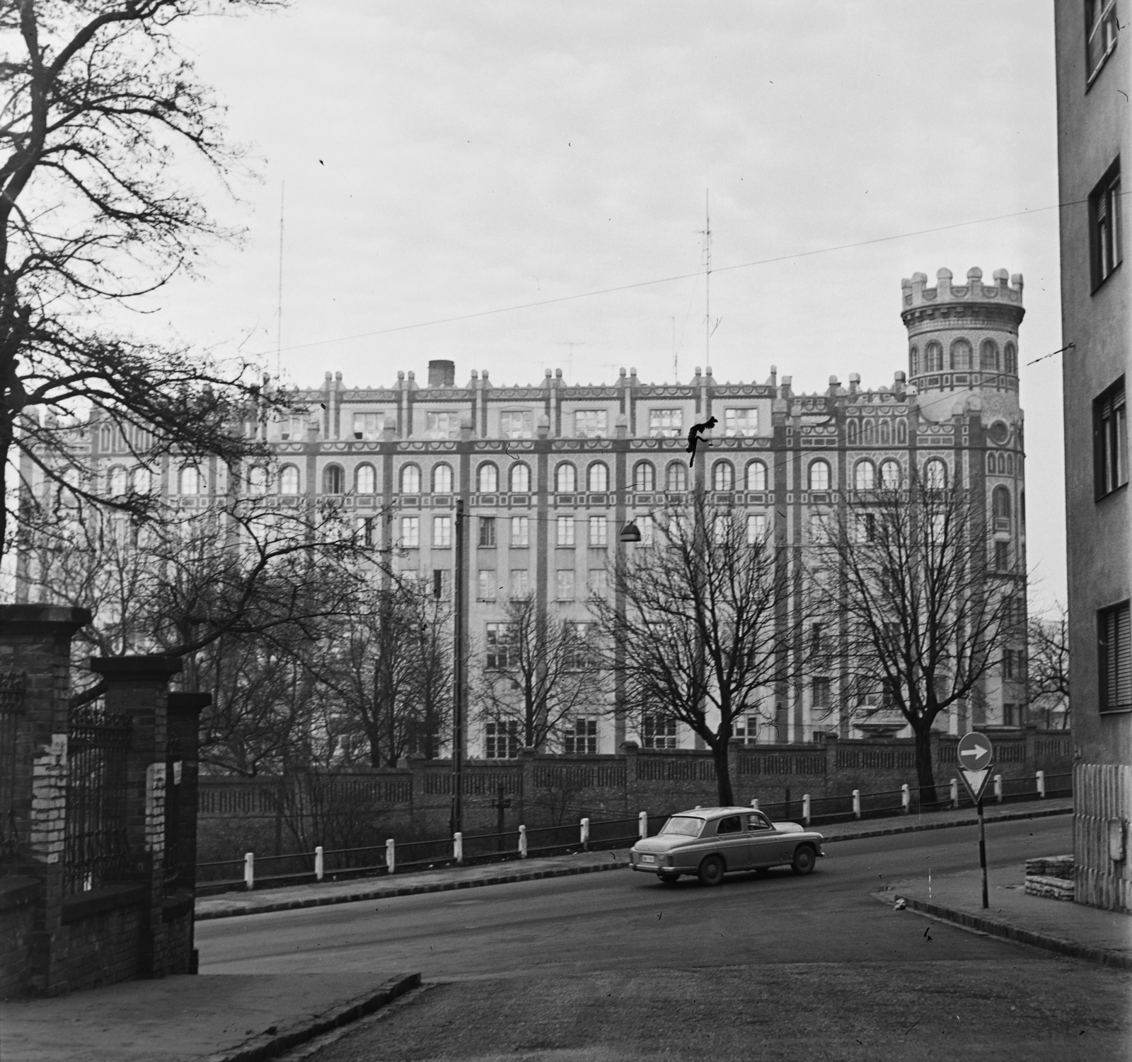 Magyarország, Budapest XII.,Budapest I., Logodi utca a Vérmező út és a Postapalota felé nézve., 1968, Bauer Sándor, Budapest, Fortepan #126637