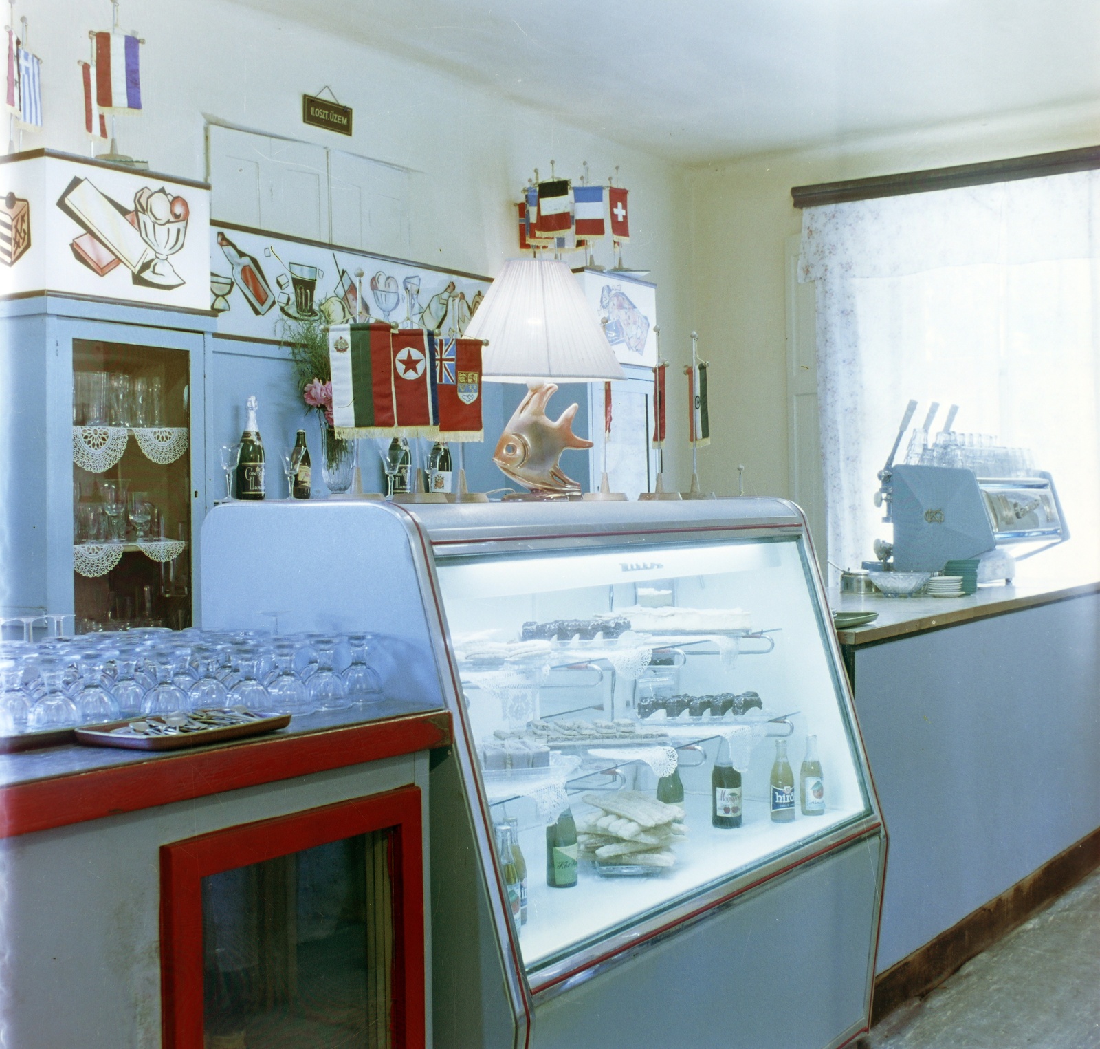 1970, Bauer Sándor, színes, hűtőpult, kávégép, zászló, Fortepan #126646