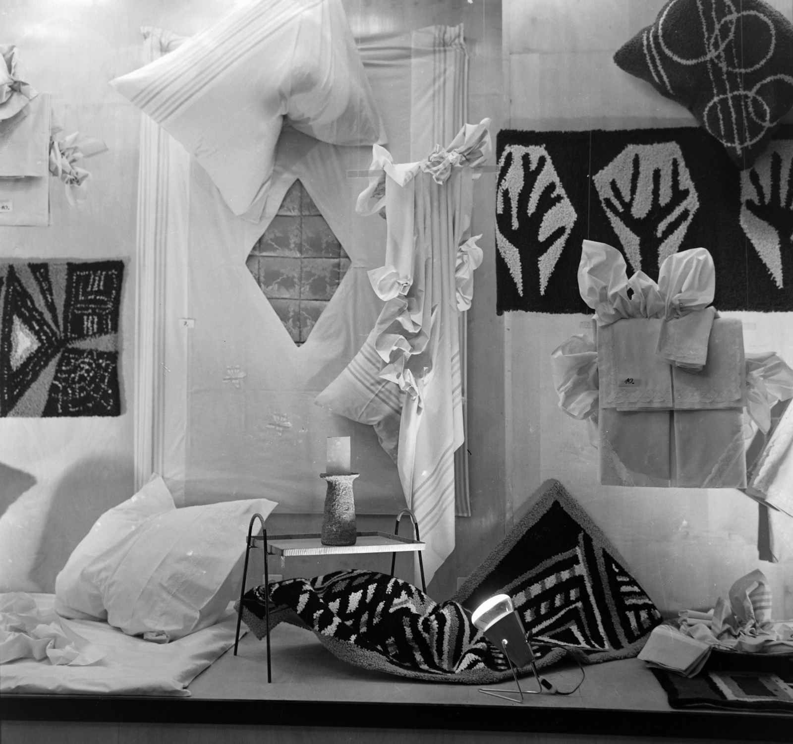 1965, Bauer Sándor, Show window, textile industry, exhibition, Fortepan #126656