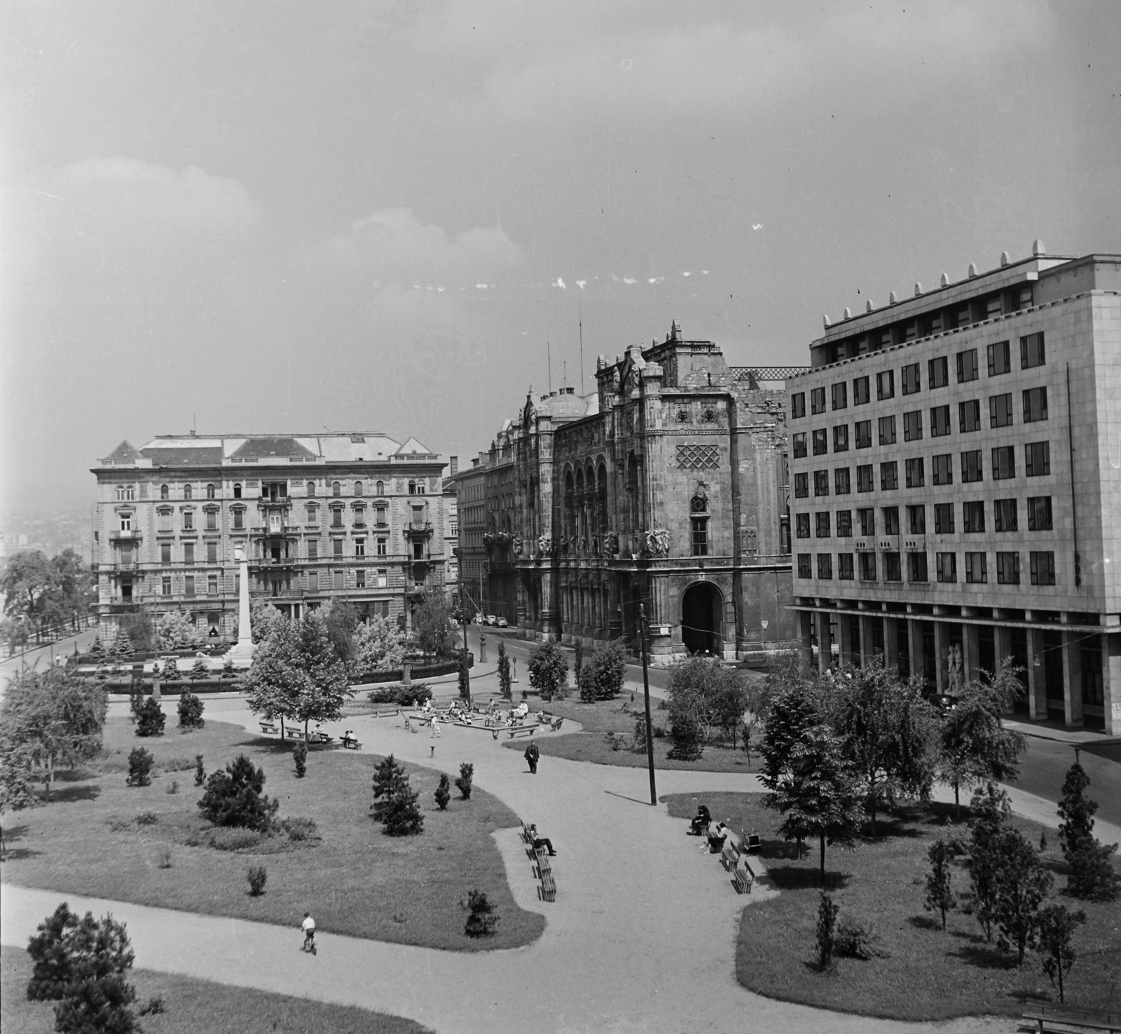 Hungary, Budapest V., kilátás a Duna szállóból a Vigadó tér felé., 1958, Bauer Sándor, Budapest, public building, picture, photo aspect ratio: square, Soviet memorial, Fortepan #126705