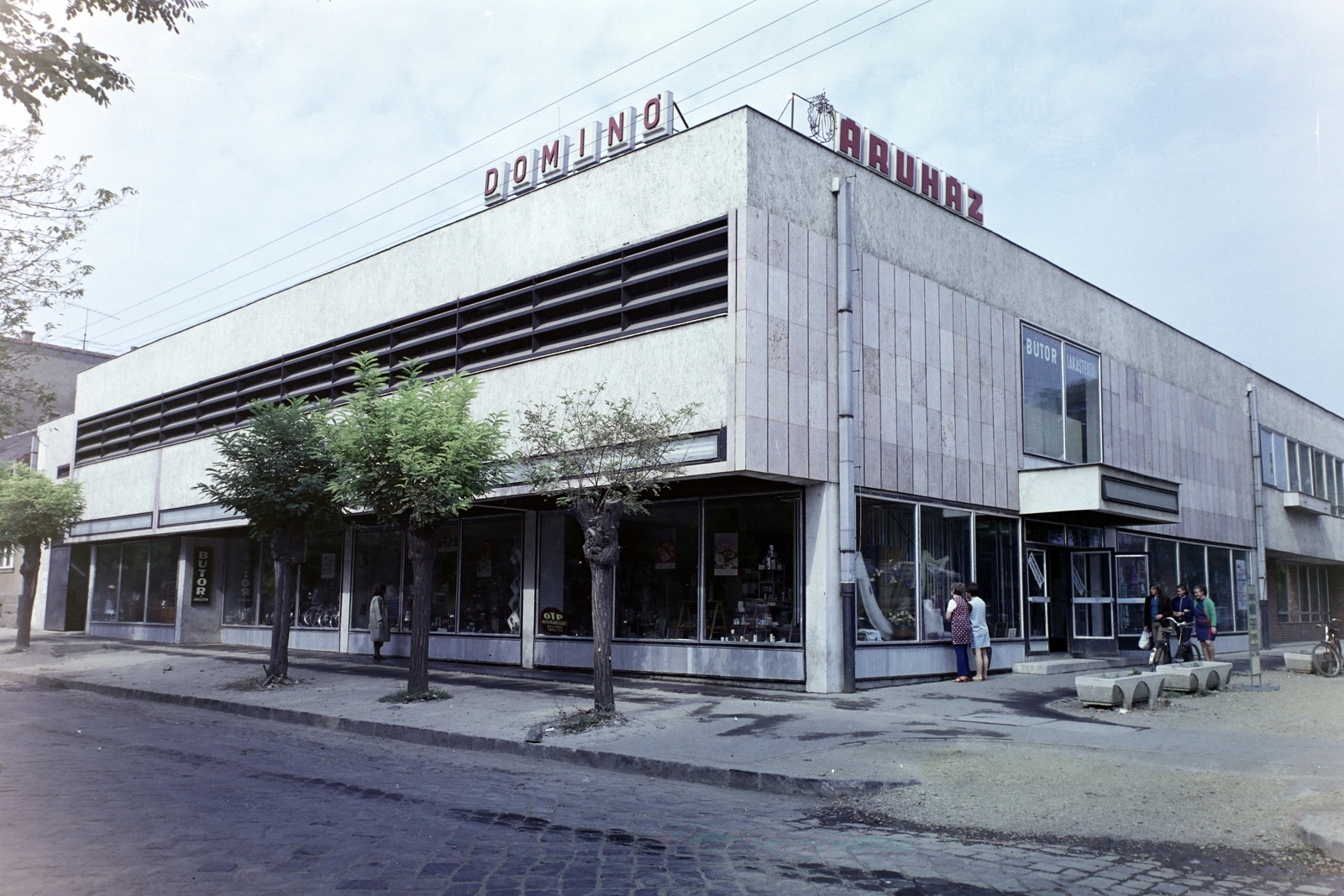 Magyarország, Budapest XXIII., Hősök tere - Grassalkovich (Marx Károly) út sarok, ÁFÉSZ Dominó Áruház., 1970, Bauer Sándor, színes, áruház, Budapest, Fortepan #126740
